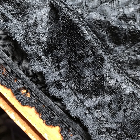 Tilly’s delicate lacy bralette - Picture 6 of 9